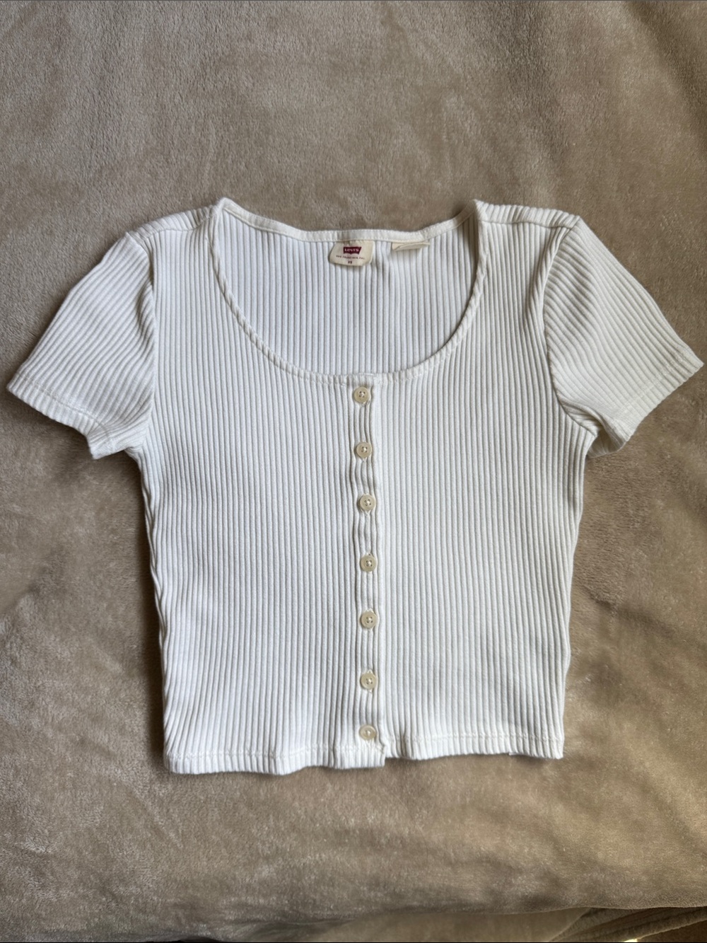 Levi’s Ribbed Scoop Neck Button-Front Crop Top - White/cream